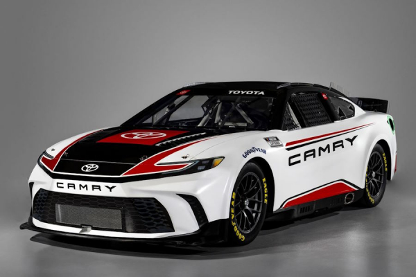 Новая Toyota Camry NASCAR Cup Car: что изменилось и почему это важно