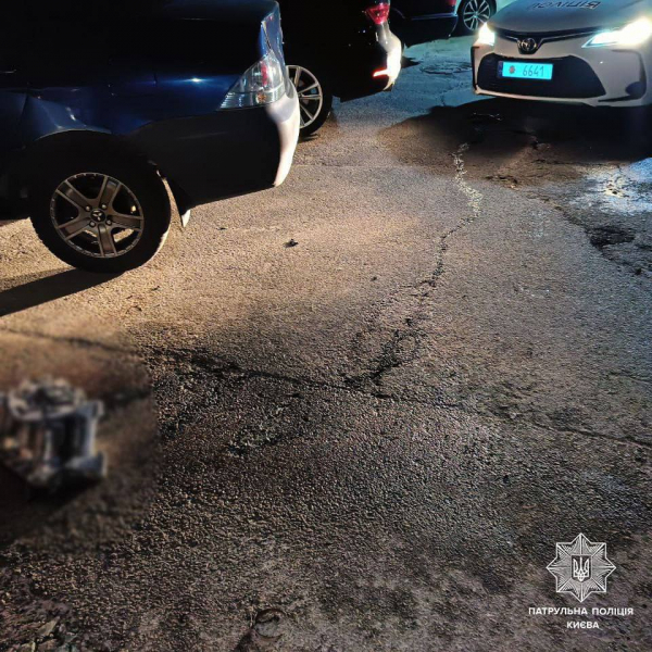 
МВС показало уламки, знайдені в Києві після нічної атаки дронами "та ракетами" – фото 