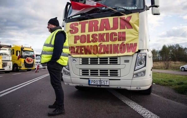 Україна провела переговори з Польщею для зняття блокади на кордоні