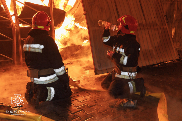 Масштабна пожежа у Вінниці: ліквідація триває, ніхто з людей не постраждав