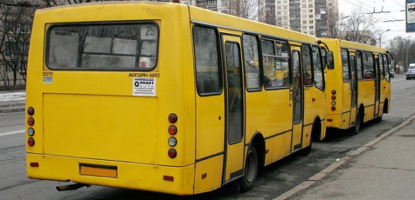 
У Києві під час тривог громадський транспорт буде довозити пасажирів до укриття 