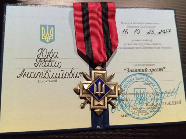 Захисника з Вінниччини відзначили почесним нагрудним знаком «Золотий хрест» від Головнокомандувача ЗСУ