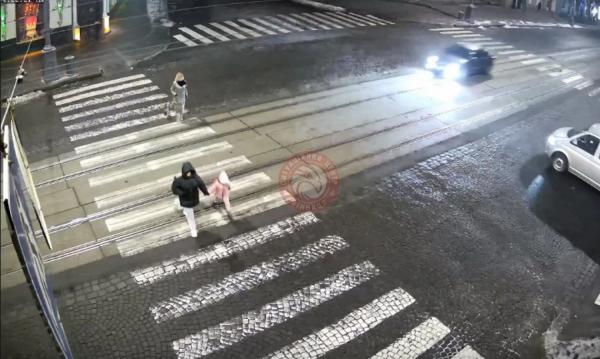 У центрі Вінниці машина збила жінку, яка йшла по переходу з дитиною і чоловіком