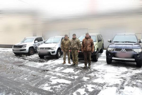 Військовим, які захищають небо над Вінниччиною, передали автівки від ОВА