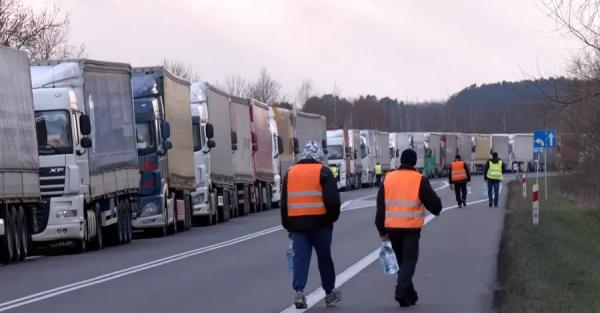 У Польщі фермери перекриють дороги на знак протесту проти українського зерна 