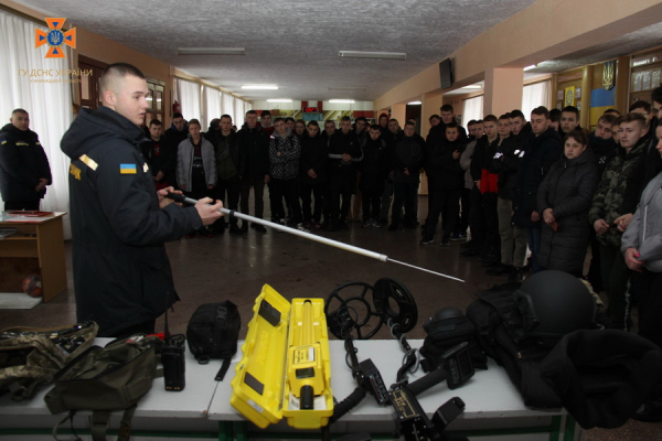 Для студентів Вінниччини влаштували «знайомство» з роботою рятувальників