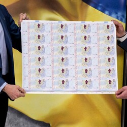 Нацбанк до другої річниці вторгнення РФ випустив вертикальну банкноту