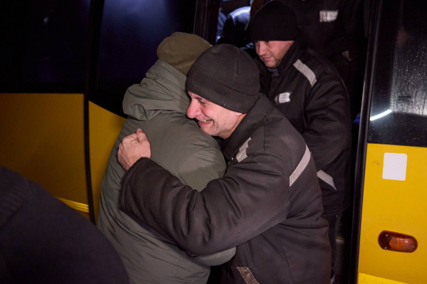 Сто українців сьогодні повернулись додому з російського полону