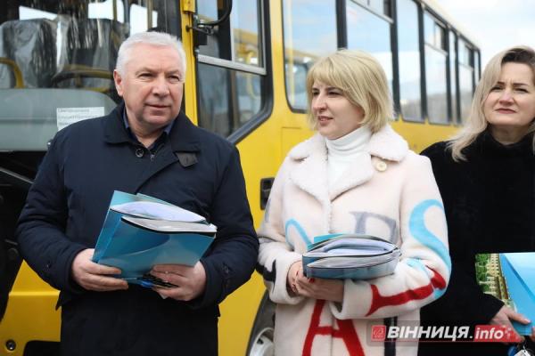 Тридцять шкільних автобусів отримали громади Вінниччини