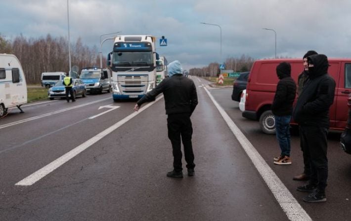Венгерские фермеры снова начали протесты возле КПП "Захонь" на границе с Украиной