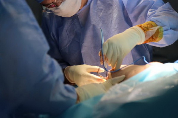 У Вінницькій обласній лікарні провели унікальну операцію – вживили імплантат у кістку ампутованої кінцівки