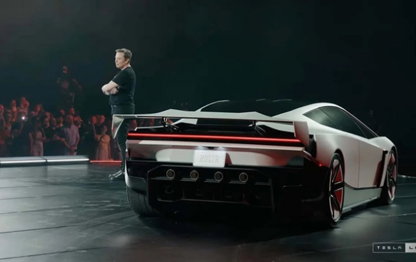 Tesla показала презентацію літаючого Roadster Rocket
